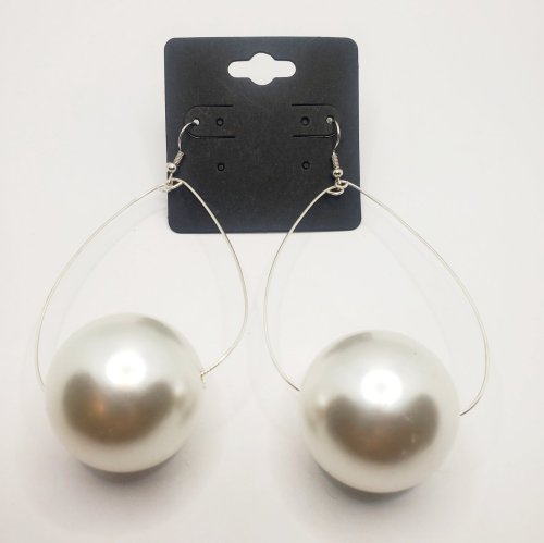 Large Pearl Earring