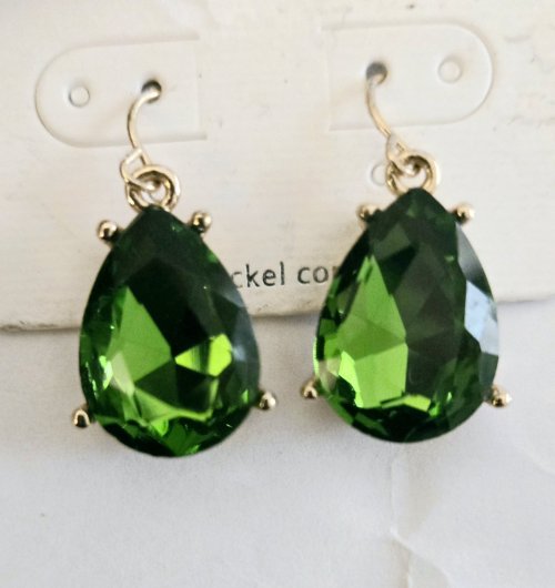 Oval Shaped Emearld Earring 